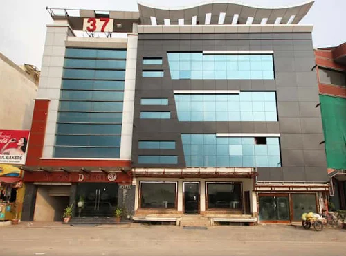 Hotel International Inn Aerocity Escort  